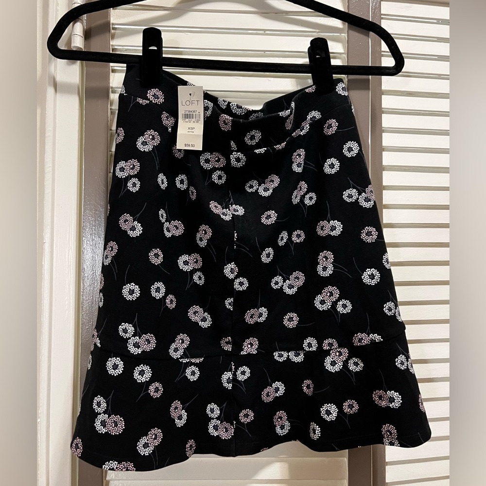 NWT LOFT Daisy Chain Ponte Flippy Skirt